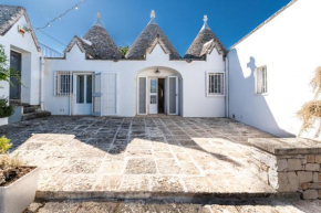 Trullamia, Trullo storico con piscina
